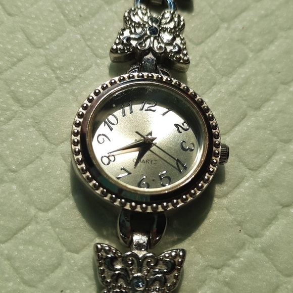 Butterfly ๐ฆ Silvertone Watch โ - Picture 2 of 9
